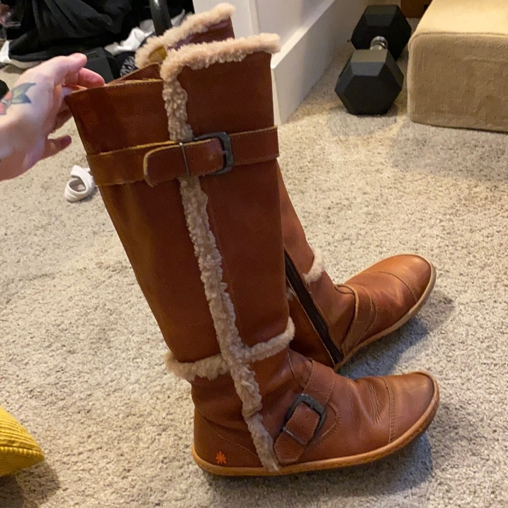 Beautiful Leather Boots - Picture 1 of 6